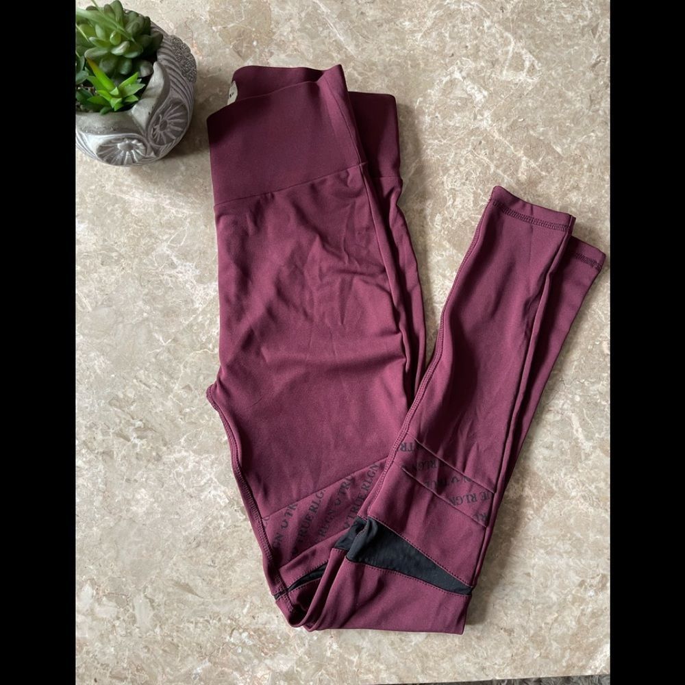 𝅺TRUE religion purple wide band mesh leggings size XS